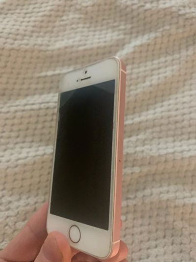 Лот: 17137102. Фото: 1. iphone 5SE 64 гб. Смартфоны