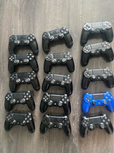 Лот: 19442974. Фото: 1. Геймпады ps4 одним лотом 15шт. Запчасти для игровых приставок, консолей