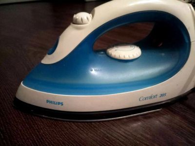 Лот: 12579960. Фото: 1. Утюг Philips Comfort HD 205. Утюги, парогенераторы, отпариватели