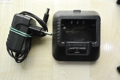 Лот: 16663431. Фото: 1. Baofeng UV-5R зарядное (лот №3... Зарядные устройства, блоки питания, адаптеры сетевые для смартфонов