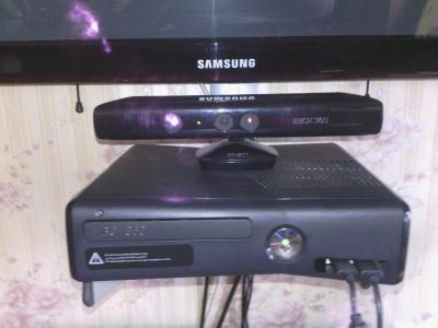 Лот: 4369262. Фото: 1. Xbox 360 два геймпада + кинект... Игровые приставки, консоли