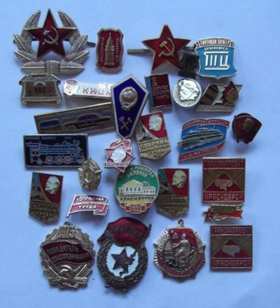 Лот: 4513654. Фото: 1. Немного значков. Другое (значки, медали, жетоны)