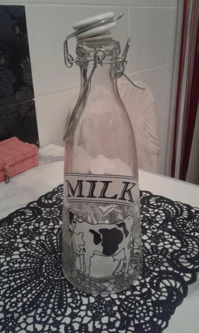 Лот: 8286486. Фото: 1. Бутылка мод молоко. Другое (посуда, кухонная утварь)