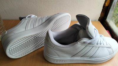 Лот: 25789251. Фото: 1. Кроссовки Adidas, женские , оригинал... Кеды, кроссовки, слипоны