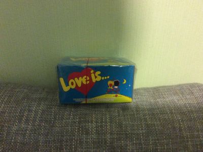 Лот: 6603298. Фото: 1. Блок жвачки love is. Подарки на Новый год