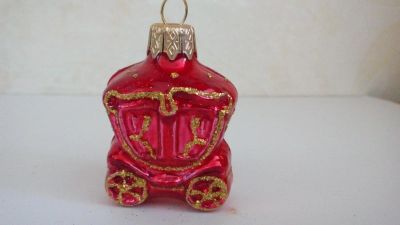 Лот: 6803939. Фото: 1. Елочная игрушка "Карета" маленькая. Гирлянды, шарики, новогодние аксессуары