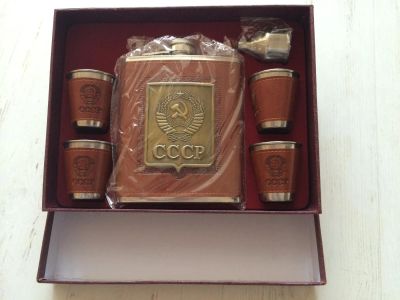 Лот: 3993630. Фото: 1. Подарочный набор Фляжка + 4 рюмки... Сувенирные наборы