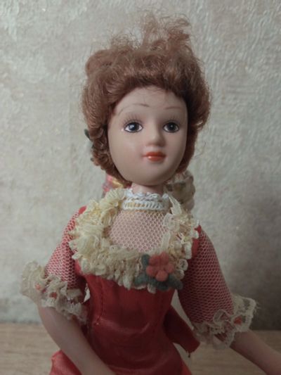 Лот: 19022072. Фото: 1. Фарфоровая кукла. Куклы