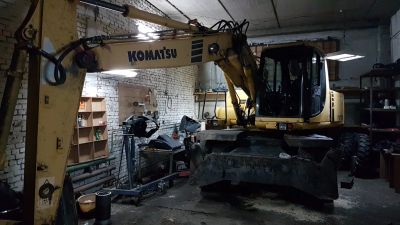 Лот: 12703932. Фото: 1. Колесный экскаватор Komatsu PW170. Грузовики, автобусы, спецтехника