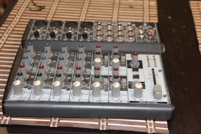 Лот: 4221013. Фото: 1. Микшер Behringer Xenyx 1202. Микшеры, предусилители, микрофонные эффекты