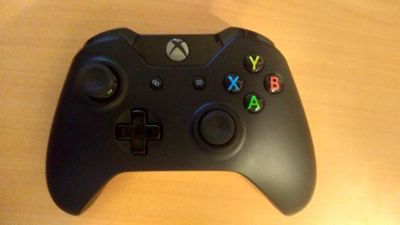 Лот: 7437930. Фото: 1. Геймпад Microsoft Xbox ONE черный... Аксессуары для игровых приставок, консолей, геймпады