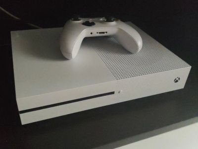 Лот: 15753860. Фото: 1. Xbox One S 1 терабайт. Игровые приставки, консоли
