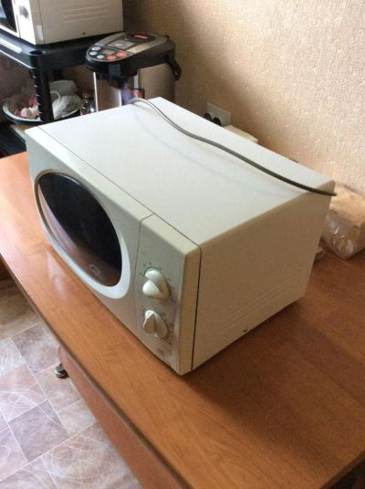 Лот: 10176290. Фото: 1. Микроволновая печь Samsung M1711NR. Микроволновки, мини-печи