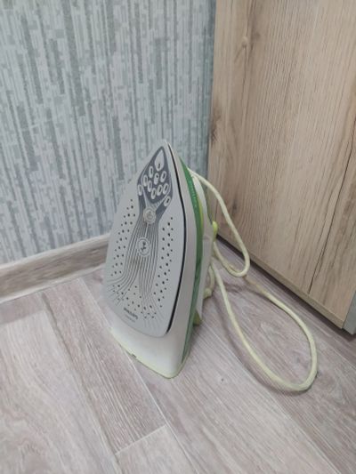 Лот: 21726315. Фото: 1. Утюг. Утюги, парогенераторы, отпариватели