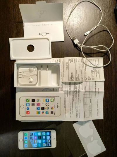 Лот: 10498951. Фото: 1. Iphone 5s золотой + bluetooth... Смартфоны