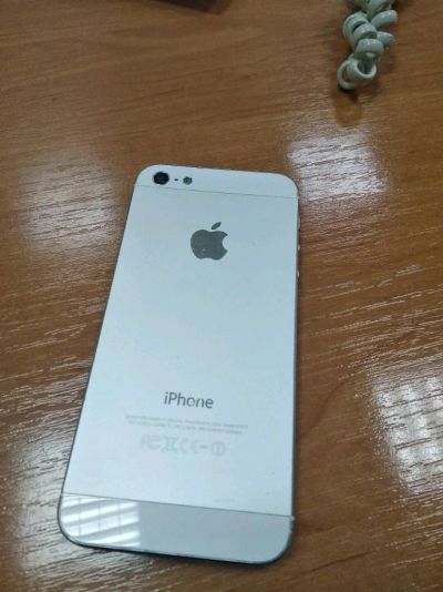 Лот: 12599696. Фото: 1. IPhone 5. 16 Гб. Смартфоны