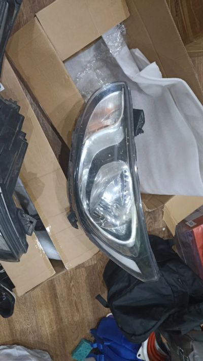 Лот: 25349209. Фото: 1. Фары переднии Hyundai Solaris... Оптика и освещение