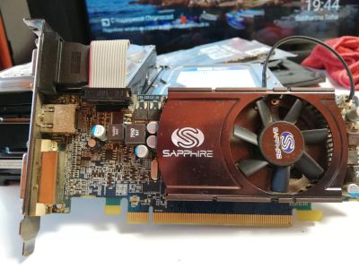 Лот: 18003306. Фото: 1. Sapphire Radeon HD 5570. Видеокарты