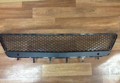 Лот: 4030566. Фото: 1. Решетка в бампер mercedes e-class... Кузов