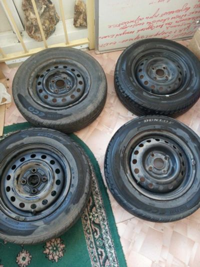 Лот: 16026273. Фото: 1. Штампы r 13 4*100 + резина Dunlop... Шины