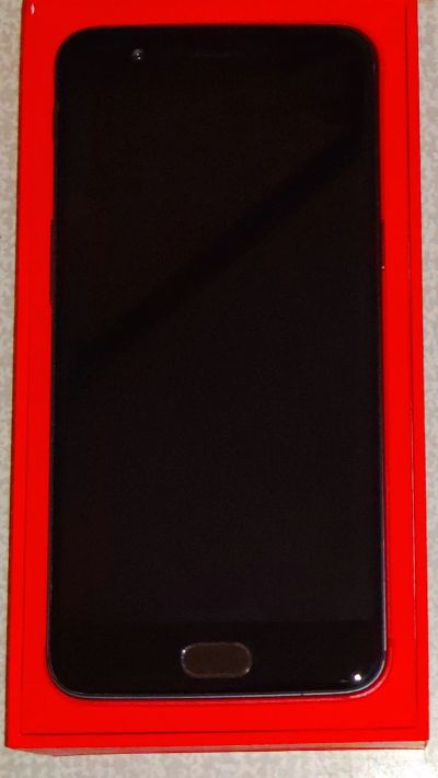 Лот: 11977269. Фото: 1. OnePlus 5 6Гб - 64Гб. Смартфоны