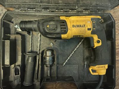 Лот: 21223192. Фото: 1. Перфоратор DeWALT D25133K. Электроинструмент