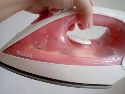 Лот: 16313466. Фото: 1. Утюг TEFAL б/у исправный. Утюги, парогенераторы, отпариватели