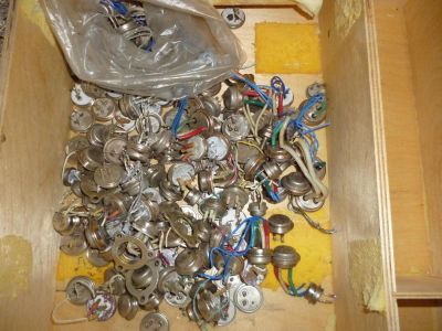 Лот: 7000453. Фото: 1. Куча древних транзисторов, 903... Транзисторы