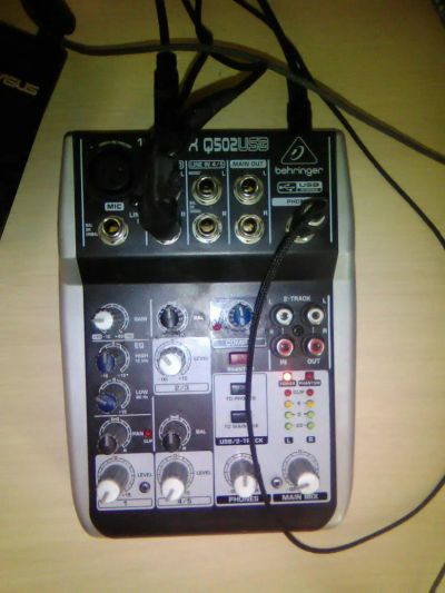 Лот: 9166944. Фото: 1. Микшер behringer q502usb. Микшеры, предусилители, микрофонные эффекты