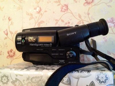 Лот: 6296043. Фото: 1. Видеокамера Sony Handycam CCD-TR402E. Видеокамеры
