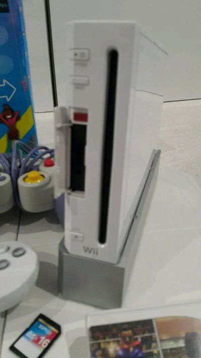 Лот: 8790207. Фото: 1. Nintendo Wii. Игровые приставки, консоли