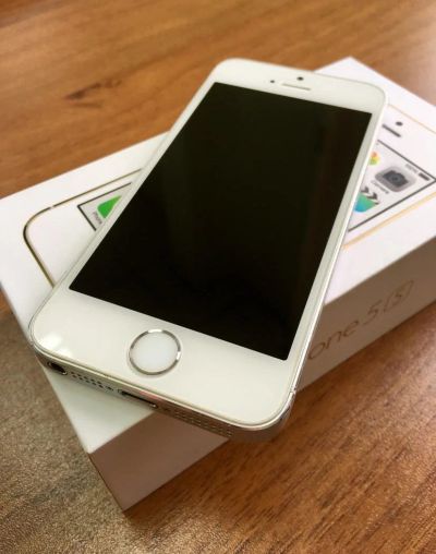 Лот: 9448867. Фото: 1. iPhone 5s 32 gb LTE white. Смартфоны