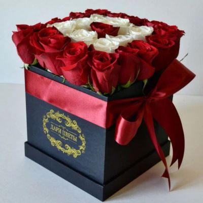 Лот: 7974322. Фото: 1. Шикарный букет из 25 роз в Квадратной... Свежие цветы