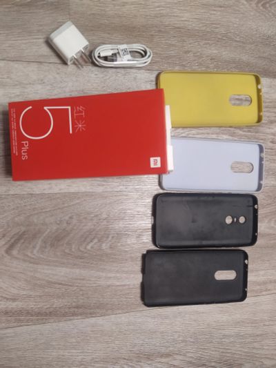 Лот: 25515006. Фото: 1. СЗУ Xiaomi redmi 5 plus с кабелем. Зарядные устройства, блоки питания, адаптеры сетевые для смартфонов
