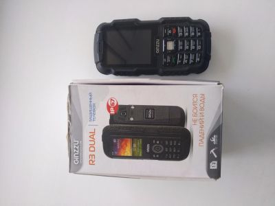 Лот: 13326853. Фото: 1. Мобильный телефон Ginzzu R3 DUAL... Кнопочные мобильные телефоны