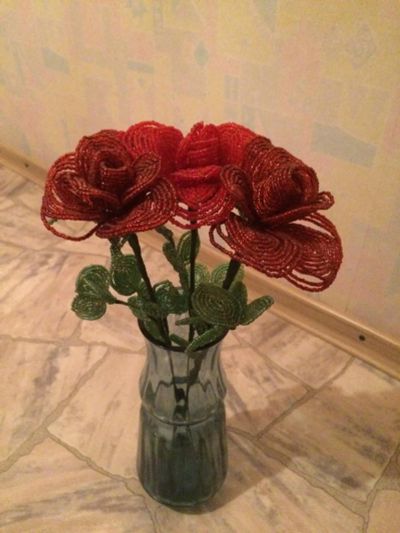 Лот: 7023626. Фото: 1. Розы красные. Бисероплетение