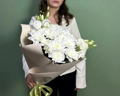 Лот: 20305866. Фото: 1. Букет из хризантем и лизиантусов... Свежие цветы