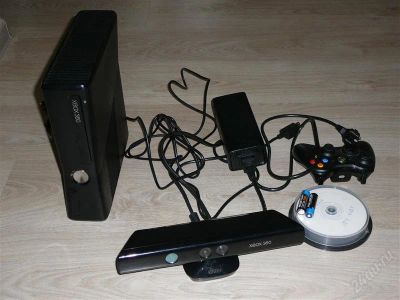 Лот: 1749847. Фото: 1. xbox 360 4gb + сенсор kinect. Игровые приставки, консоли