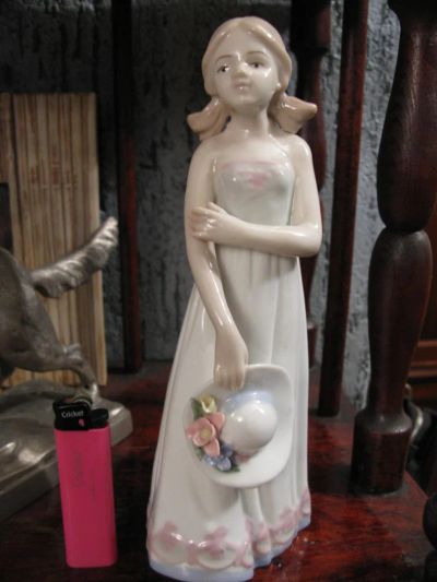 Лот: 7289950. Фото: 1. фарфоровая фигурка статуэтка девушка... Скульптуры