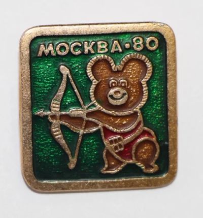 Лот: 8897824. Фото: 1. Знак: Олимпийский мишка, медведь... Сувенирные