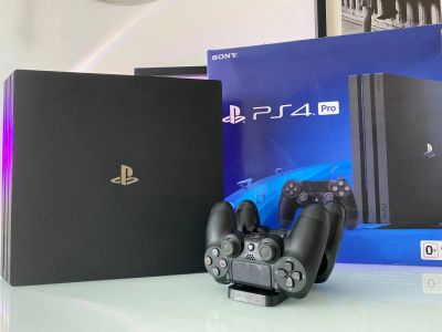 Лот: 23495363. Фото: 1. PS 4 pro 1 tb 7208B рст + 2 геймпада... Игровые приставки, консоли