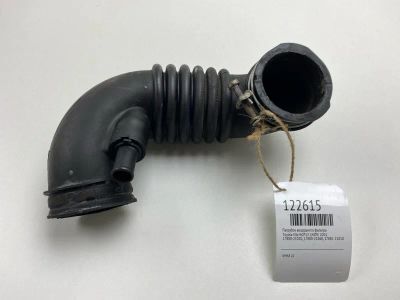 Лот: 25803395. Фото: 1. Патрубок воздушного фильтра Toyota... Двигатель и элементы двигателя