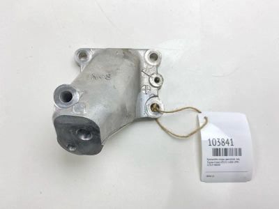 Лот: 24933051. Фото: 1. Кронштейн опоры двигателя Toyota... Двигатель и элементы двигателя