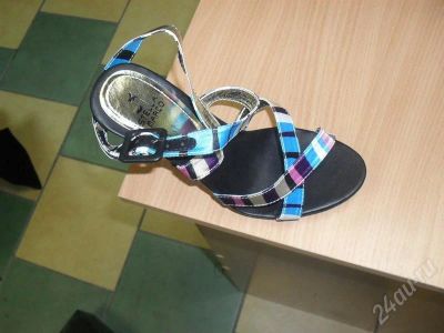 Лот: 706669. Фото: 1. Новые цветные босоножки - размер... Босоножки