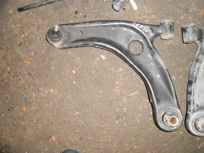 Лот: 20895938. Фото: 1. Рычаг подвески нижний Toyota Vitz... Ходовая, подвеска, рулевое управление