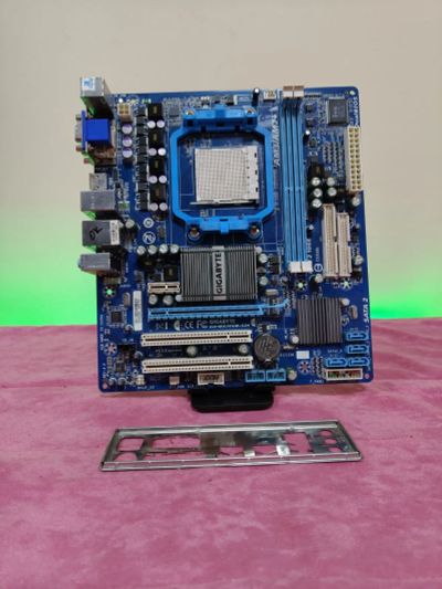 Лот: 24766647. Фото: 1. Мат. плата Gigabyte GA-MA74GM-S2H... Материнские платы