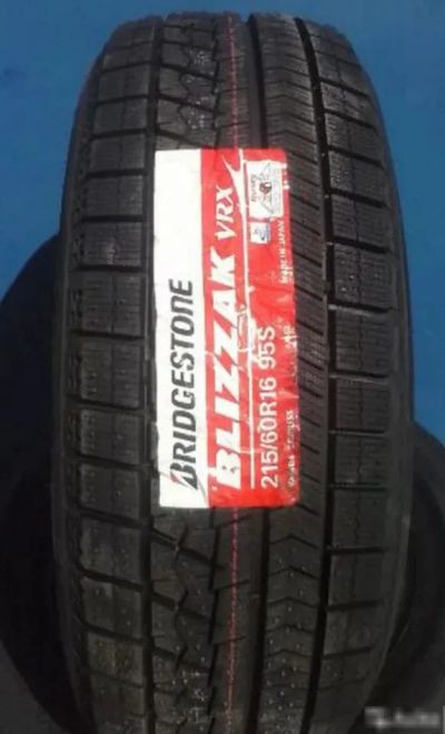 Лот: 19439710. Фото: 1. Шины 215/60 R16 Bridgestone Blizak... Шины