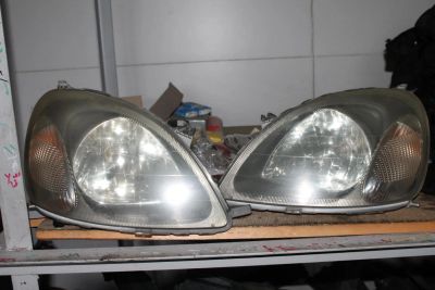 Лот: 4993406. Фото: 1. Фары Toyota Vitz scp 10. Оптика и освещение