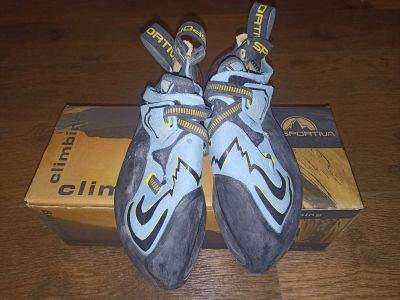 Лот: 21256368. Фото: 1. Скальные туфли La Sportiva Futura. Альпинизм и скалолазание