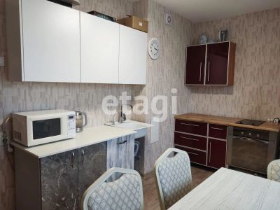 Лот: 21430241. Фото: 1. Продам 4-комн. кв. 81.9 кв.м... Квартиры, студии